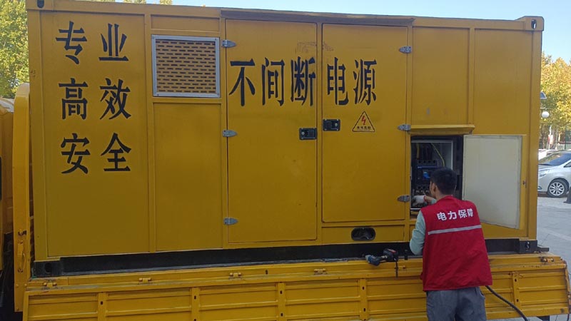 彝良柴油发电机组和UPS电源配合使用时，如何避免切换过程中的电力中断？
